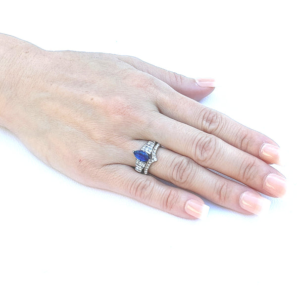 Juego de anillos de boda de acero inoxidable dorado de dos tonos con zafiro y circonita cúbica de talla marquesa para mujer