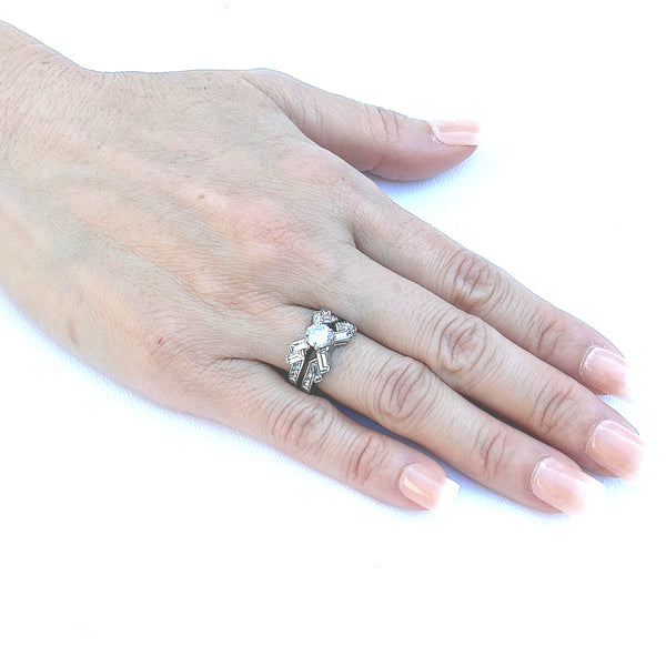 Juego de 2 anillos de compromiso de acero inoxidable con centro de circonita cúbica de corte redondo de 5 x 5 mm para mujer