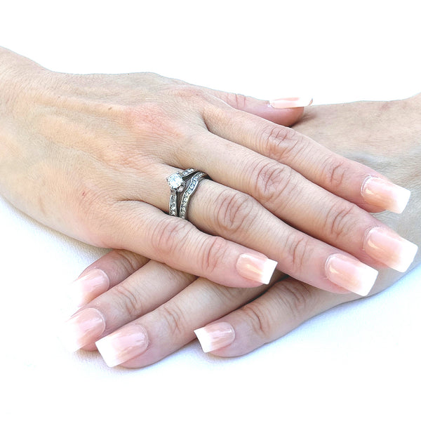 Juego de 2 anillos de boda para mujer de acero inoxidable 316 con circonita cúbica transparente y corte redondo de 5 x 5 mm