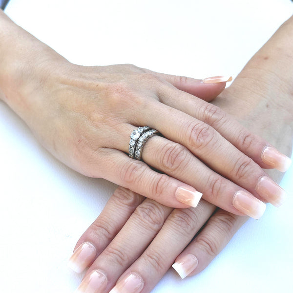 Juego de 3 anillos de boda de acero inoxidable plateado con circonita cúbica de corte redondo pequeño y banda para hombre para él y ella 