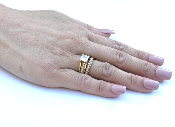 Anillo de compromiso con circonita cúbica princesa bañado en oro de 14 quilates para mujer, banda de boda plana para hombre