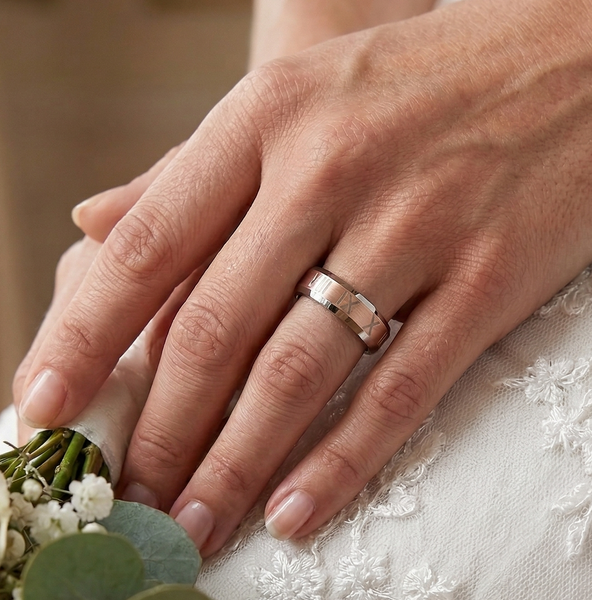 6mm Women's Two-Tone Tungsten Carbide Ring with Roman Numeral Engraving–Rose Gold & Silver Beveled Band