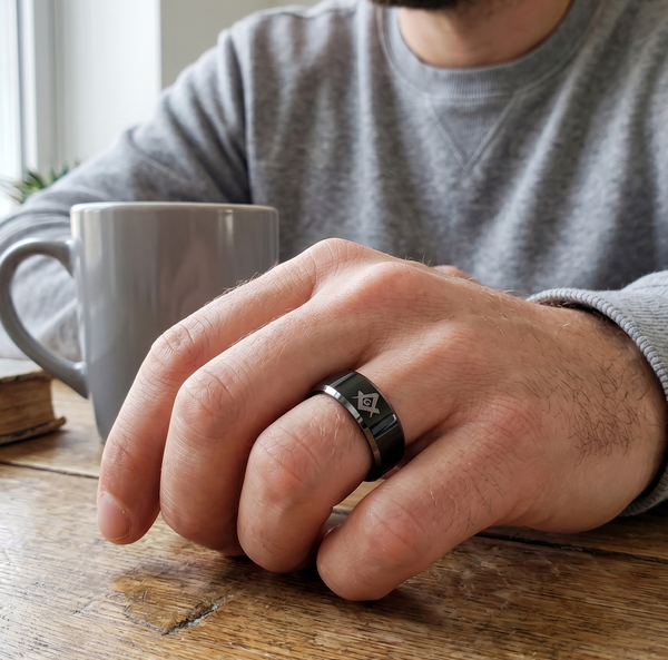 Schwarz ionenplattiert Wolfram Freimaurer Herren Freimaurer Ring mit abgeschrägter Kante